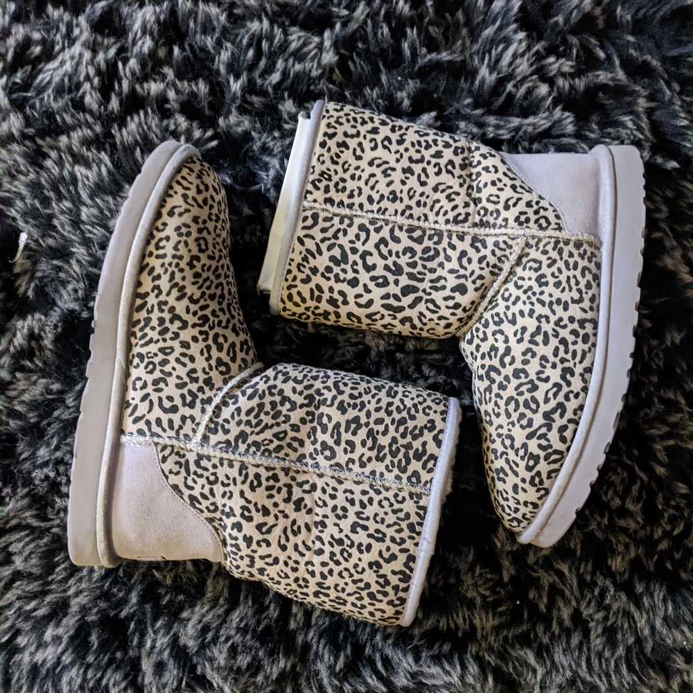 SALE Uggs gray leopard black animal print cheetah